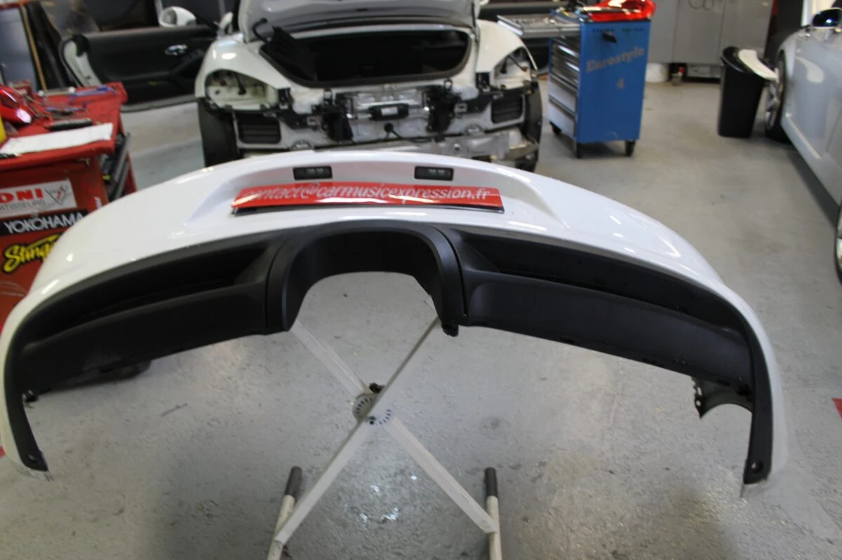 Porsche Boxster S : création de l'option caméra de recul sur l'écran d'origine