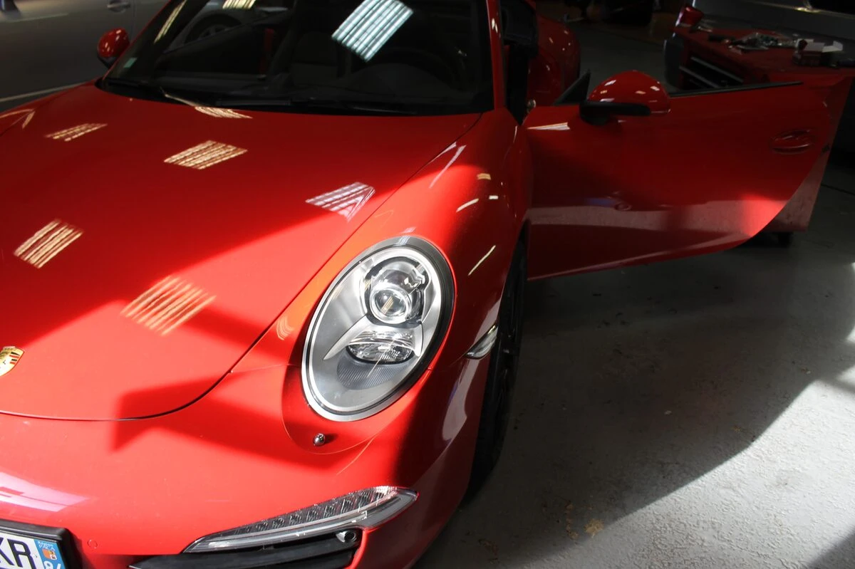 Porsche 991 : caméra de recul peinte couleur carrosserie sur l'écran d'origine