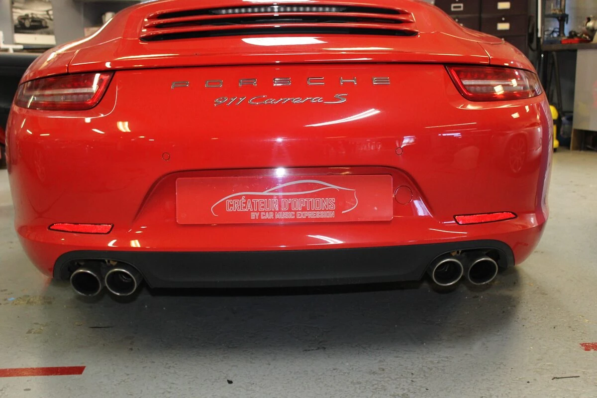 Porsche 991 : caméra de recul peinte couleur carrosserie sur l'écran d'origine