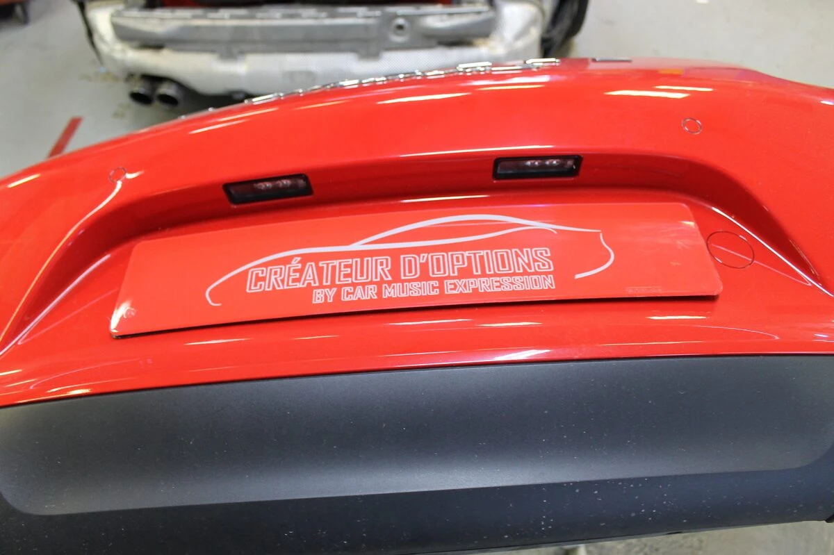 Porsche 991 : caméra de recul peinte couleur carrosserie sur l'écran d'origine