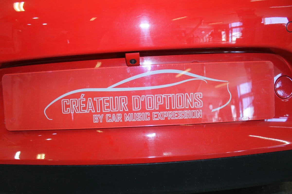 Porsche 991 : caméra de recul peinte couleur carrosserie sur l'écran d'origine