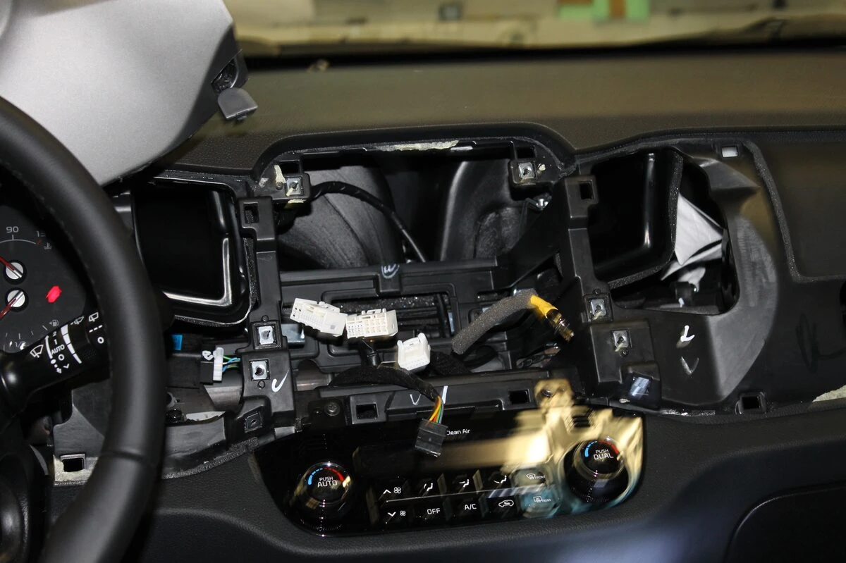 Kia Sportage 2014 : autoradio GPS avec système Infinity conservé