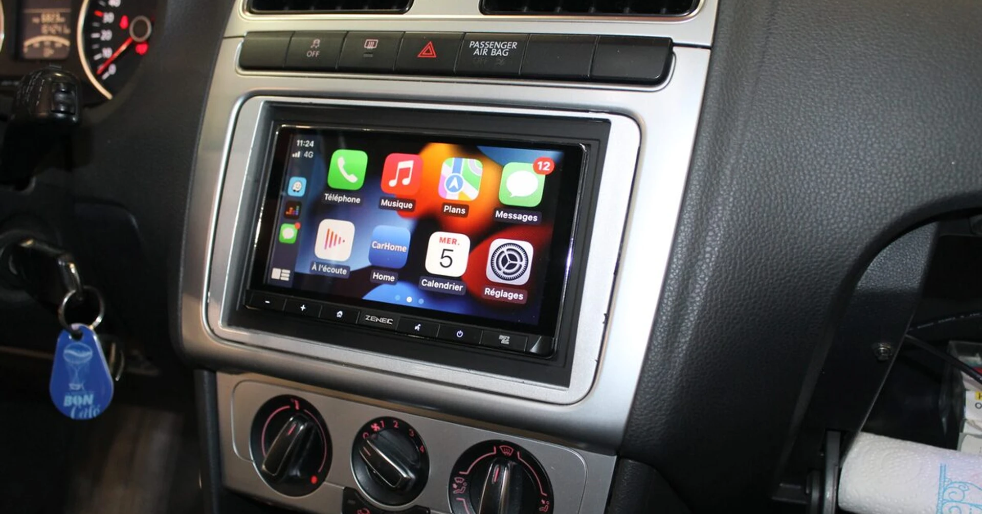 VW Polo : autoradio CarPlay Zenec et caméra de recul logo