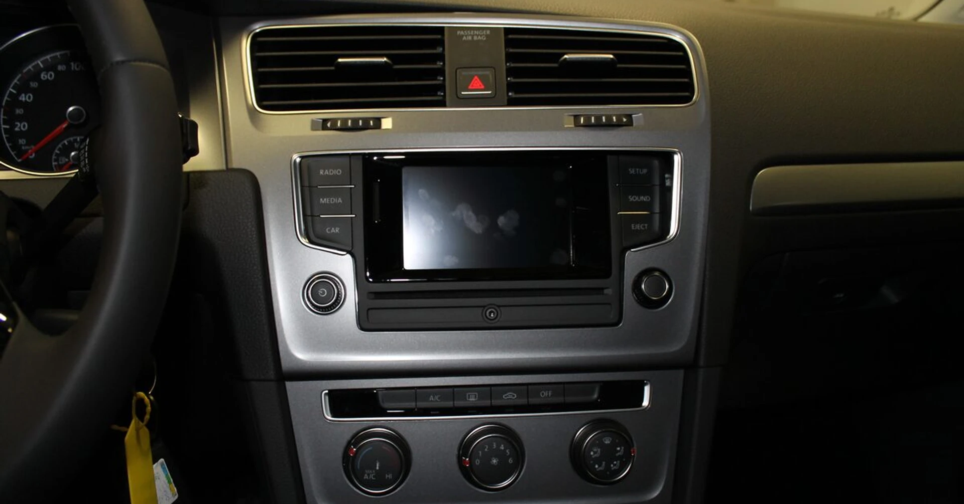 Golf 7 : autoradio GPS et DVD dans la boîte à gants