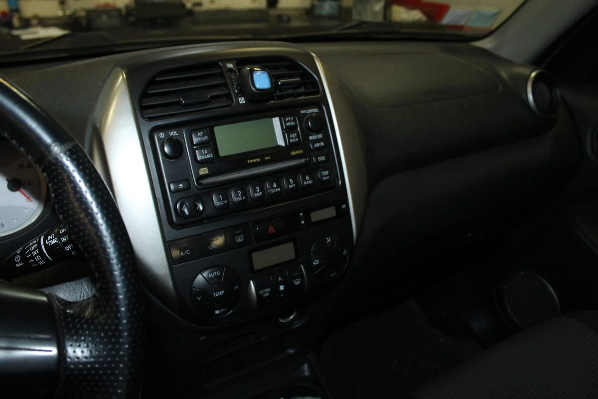 Toyota RAV4 : autoradio Zenec CarPlay et caméra de recul