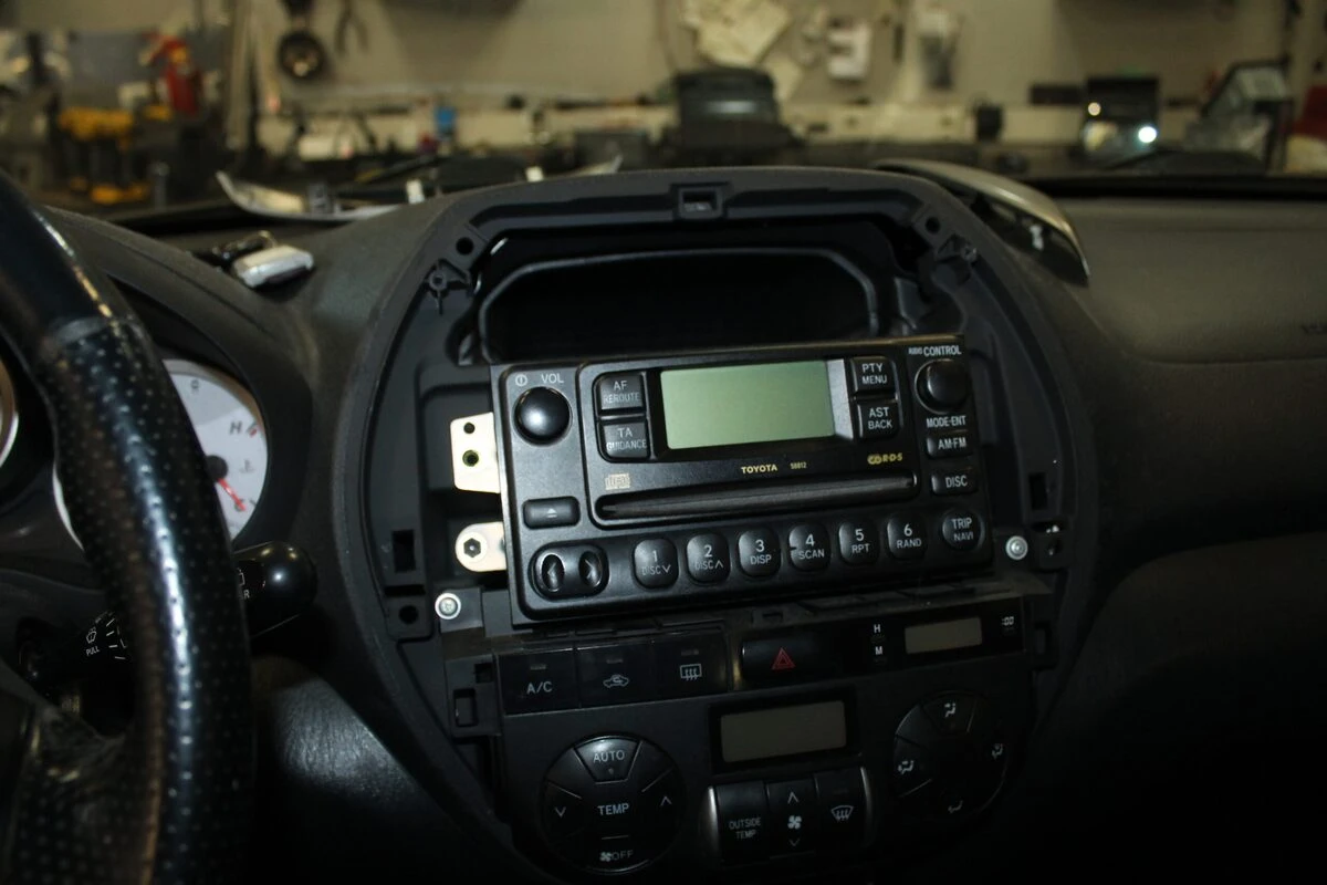 Toyota RAV4 : autoradio Zenec CarPlay et caméra de recul
