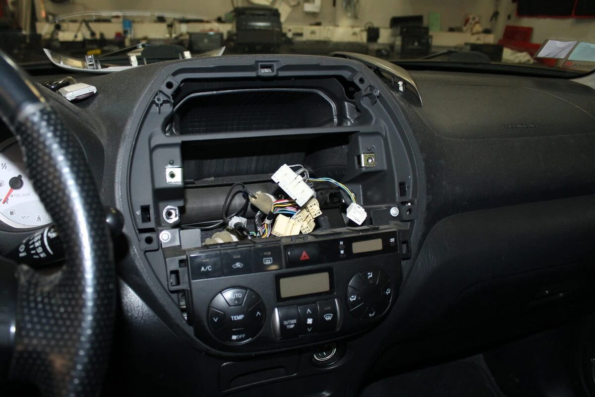 Toyota RAV4 : autoradio Zenec CarPlay et caméra de recul