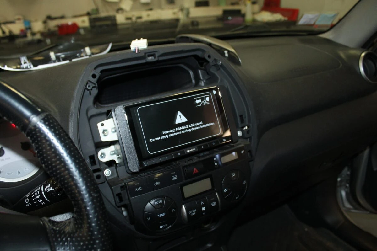 Toyota RAV4 : autoradio Zenec CarPlay et caméra de recul