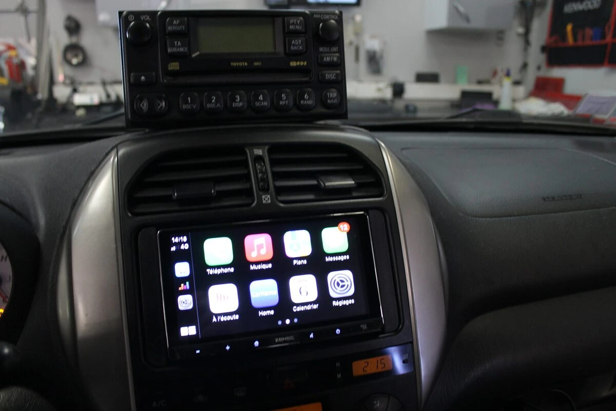Toyota RAV4 : autoradio Zenec CarPlay et caméra de recul