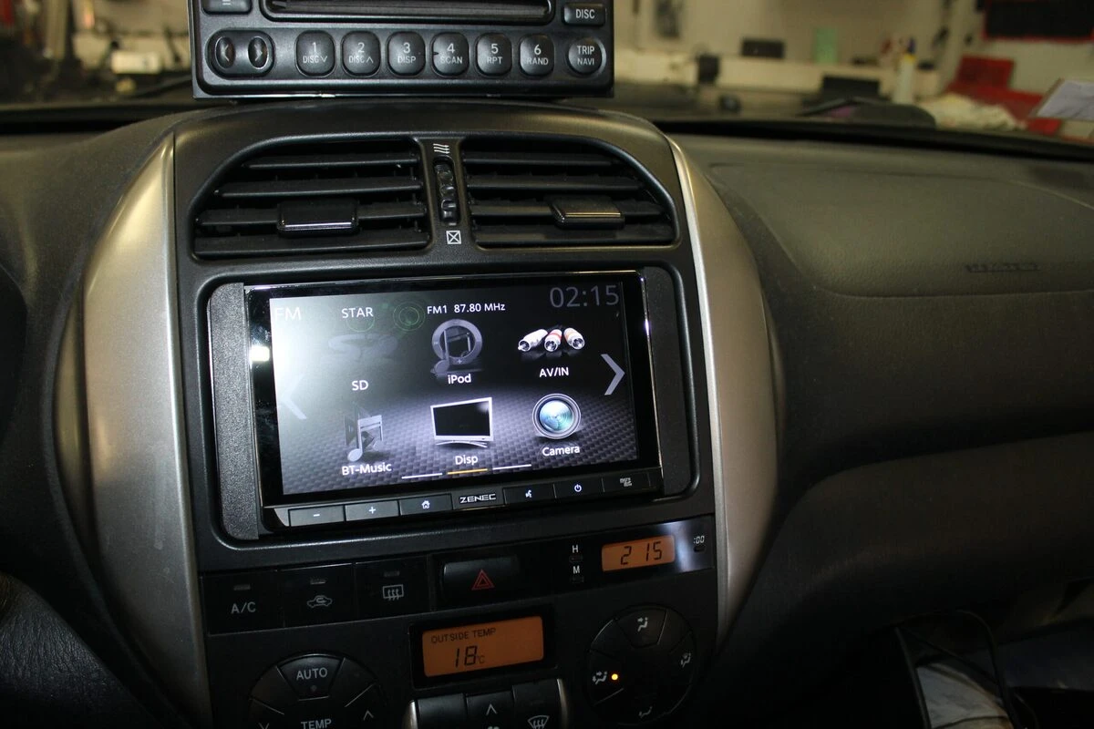 Toyota RAV4 : autoradio Zenec CarPlay et caméra de recul