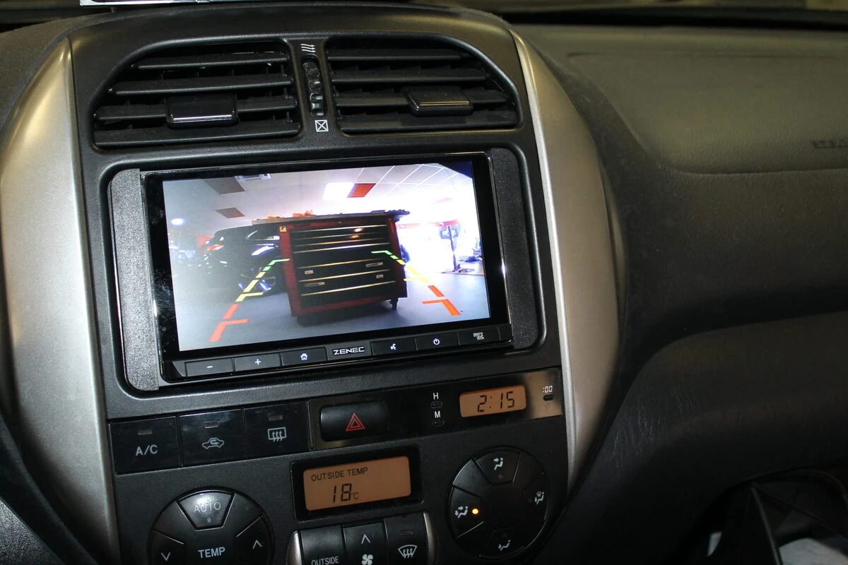 Toyota RAV4 : autoradio Zenec CarPlay et caméra de recul