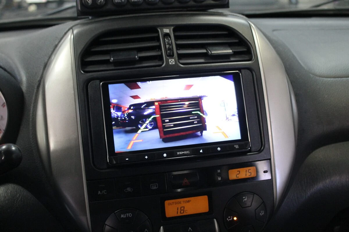 Toyota RAV4 : autoradio Zenec CarPlay et caméra de recul