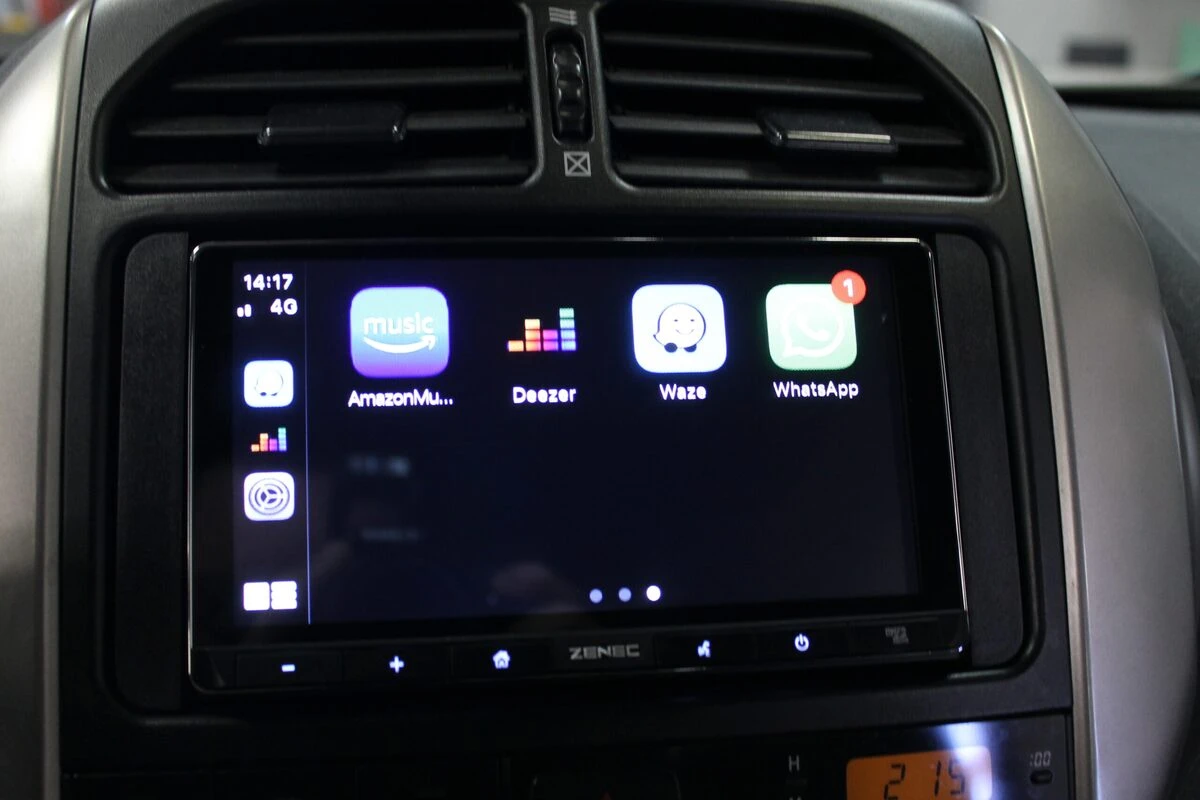 Toyota RAV4 : autoradio Zenec CarPlay et caméra de recul