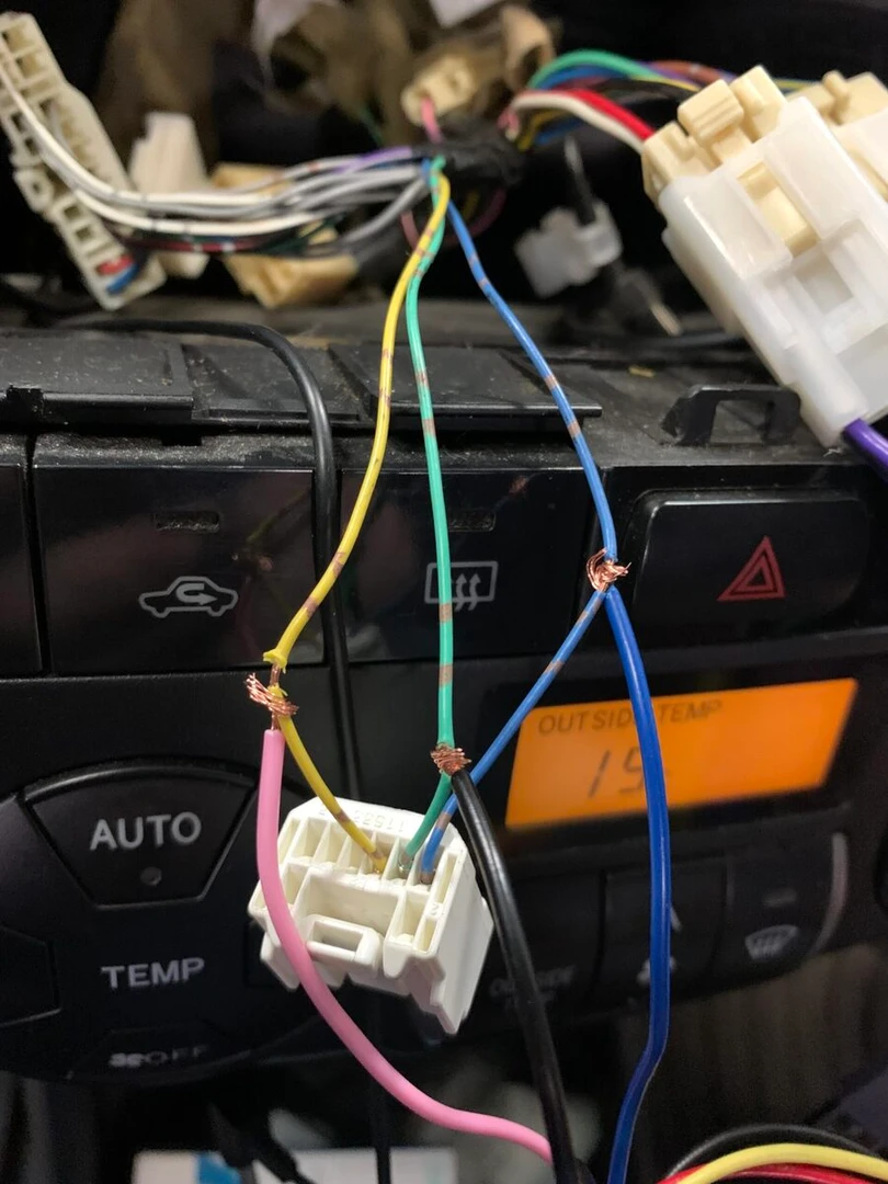 Toyota RAV4 : autoradio Zenec CarPlay et caméra de recul