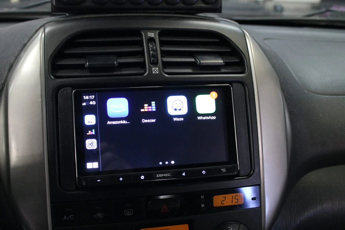 Toyota RAV4 : autoradio Zenec CarPlay et caméra de recul