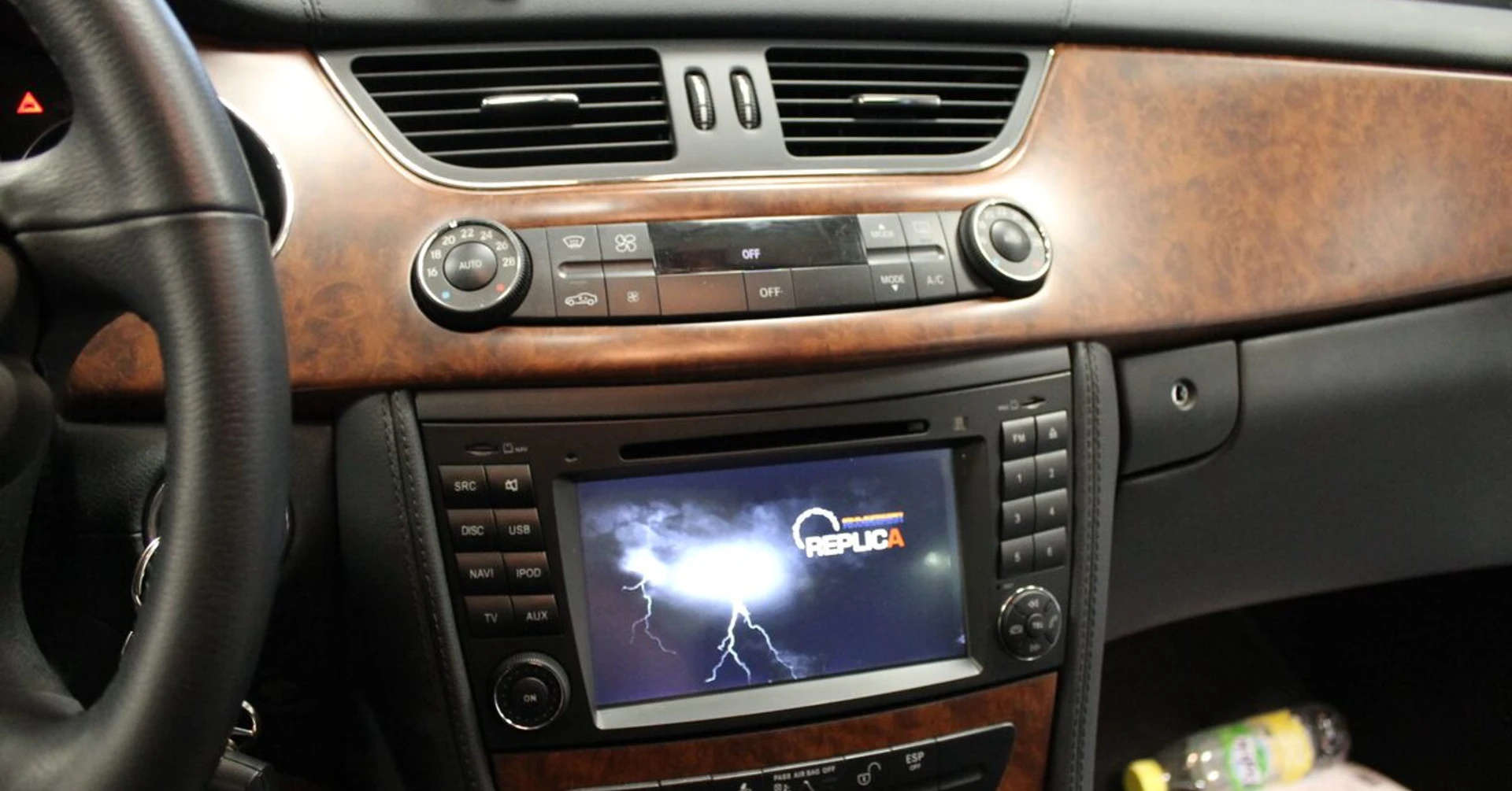 Autoradio GPS tactile sur Mercedes CLS