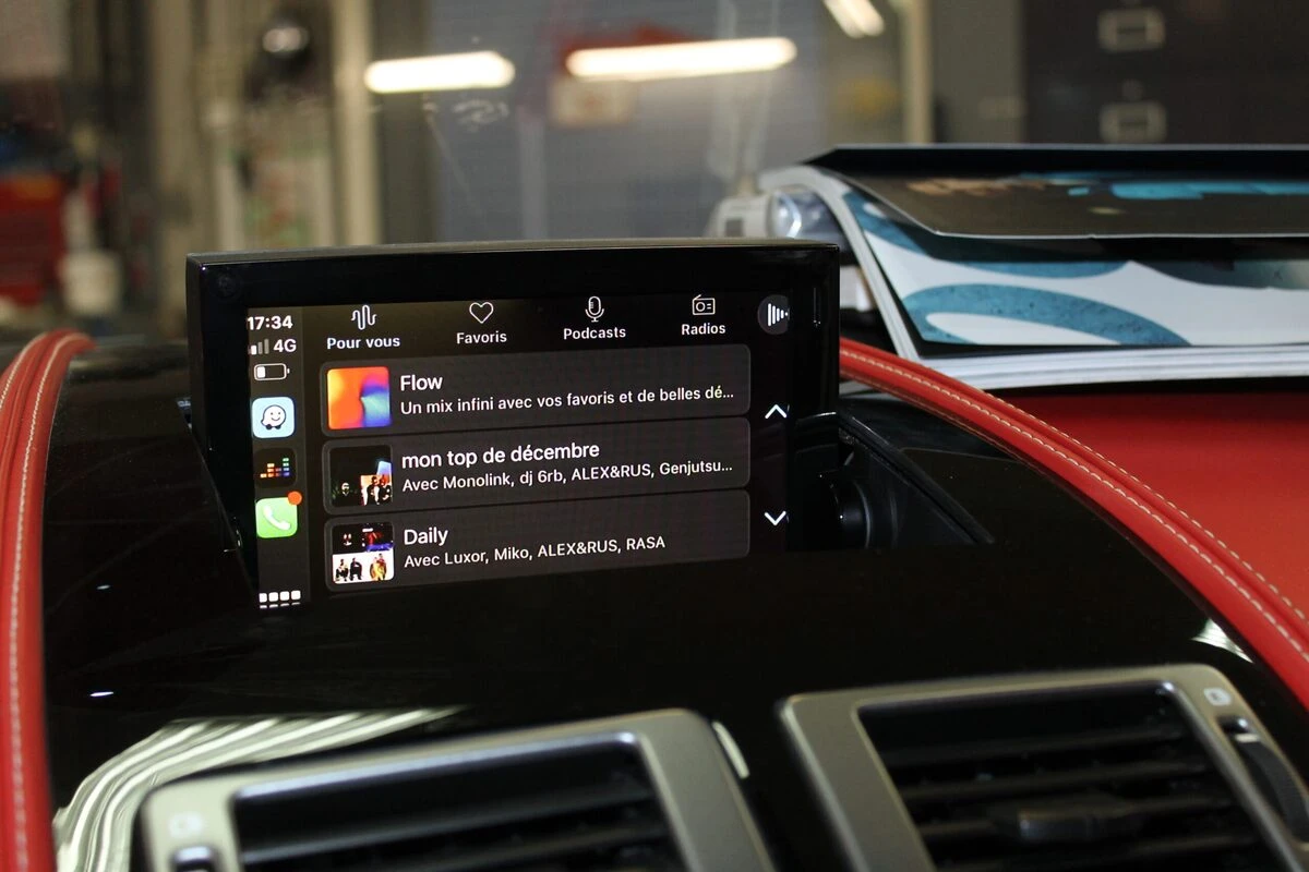 Aston Martin DB9 : CarPlay et caméra avant avec GoFast 60