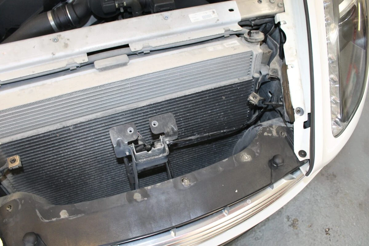 Aston Martin DB9 : CarPlay et caméra avant avec GoFast 60