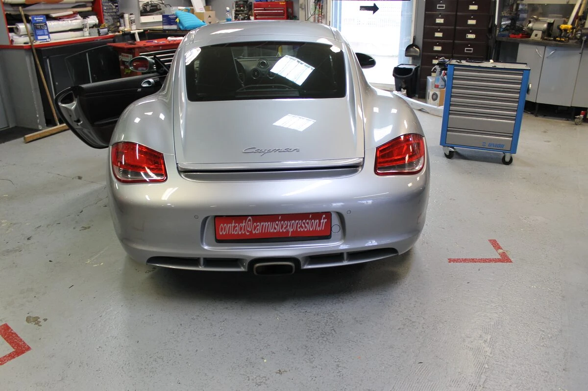 Porsche Cayman : autoradio GPS façon PCM noir