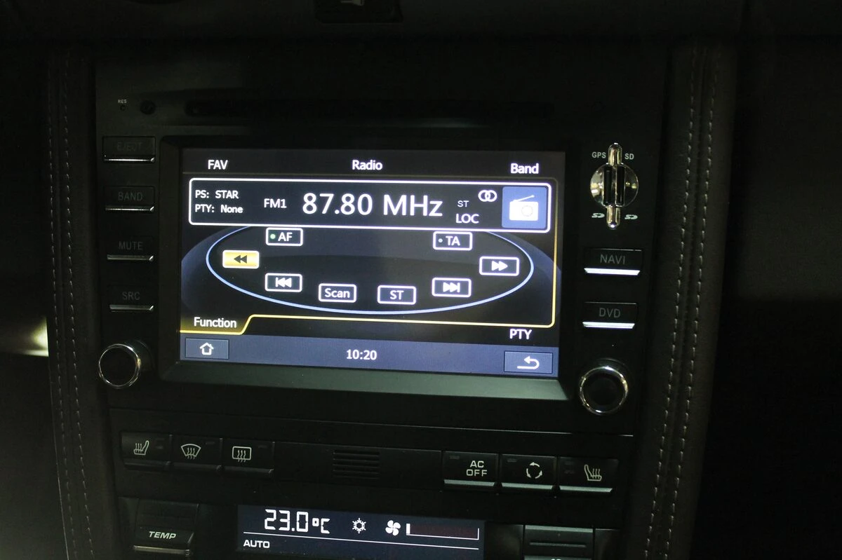 Porsche Cayman : autoradio GPS façon PCM noir