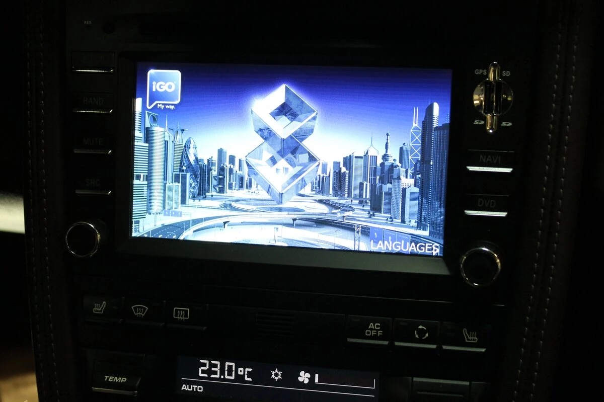 Porsche Cayman : autoradio GPS façon PCM noir
