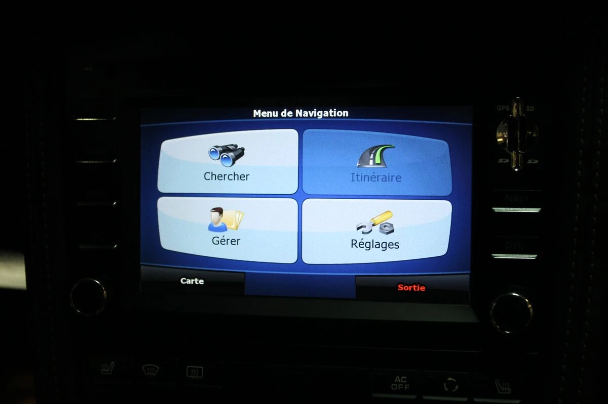 Porsche Cayman : autoradio GPS façon PCM noir