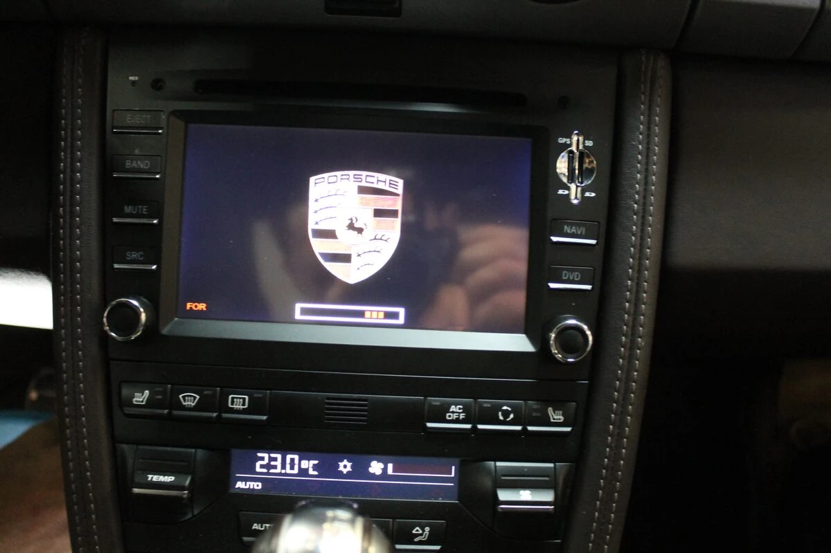 Porsche Cayman : autoradio GPS façon PCM noir