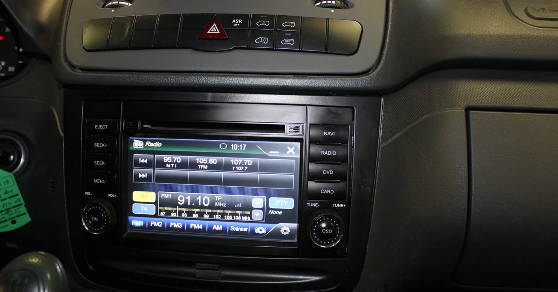 Autoradio GPS et caméra de recul sur Mercedes Vito