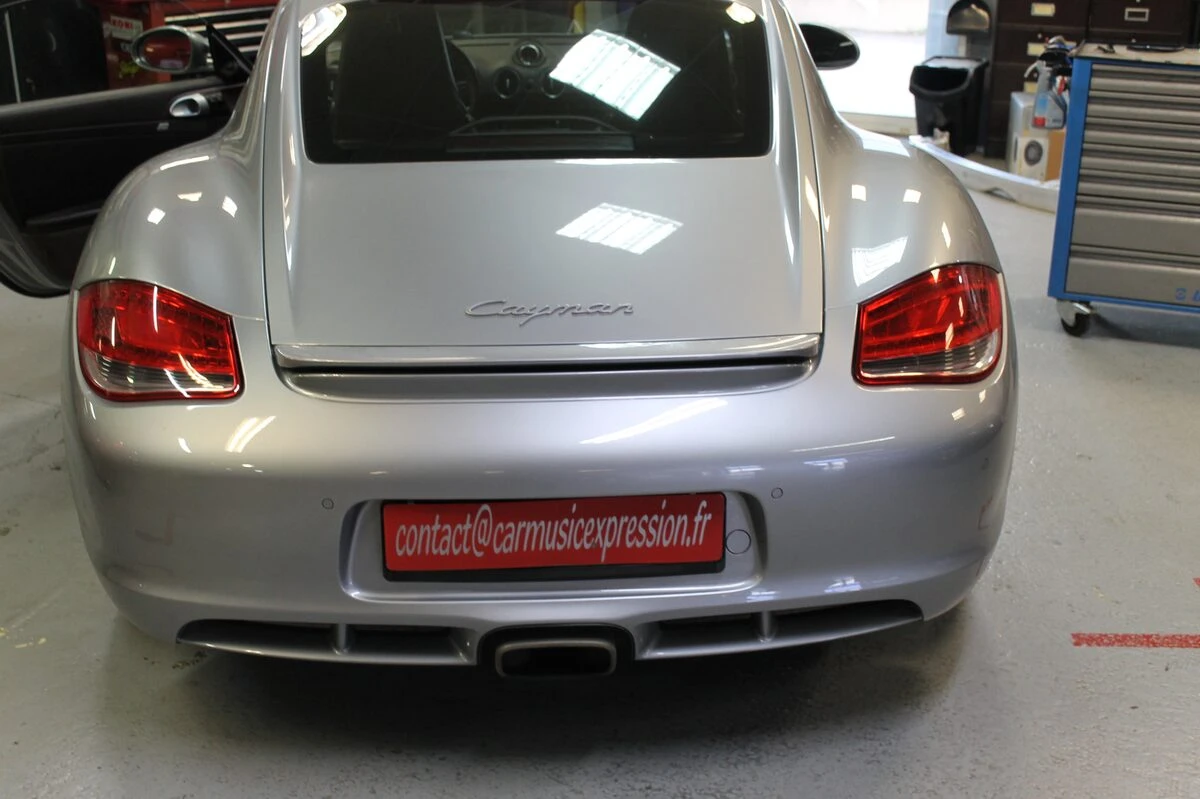 Porsche Cayman : autoradio GPS façon PCM noir