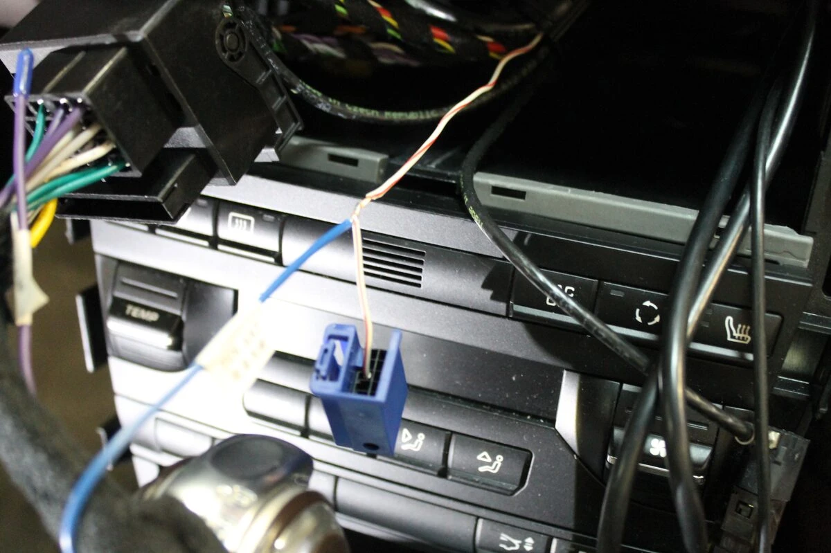 Porsche Cayman : autoradio GPS façon PCM noir