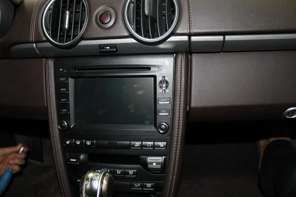 Porsche Cayman : autoradio GPS façon PCM noir