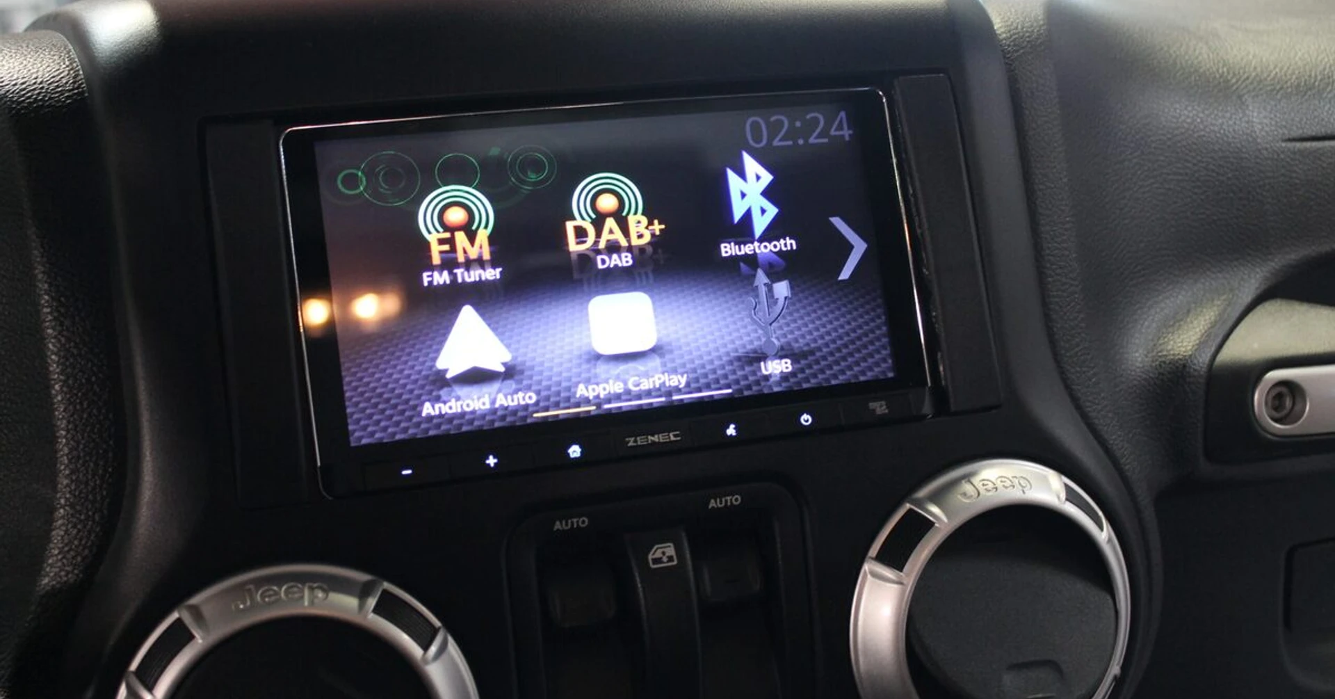 Jeep Wrangler : autoradio CarPlay Zenec et caméra de recul