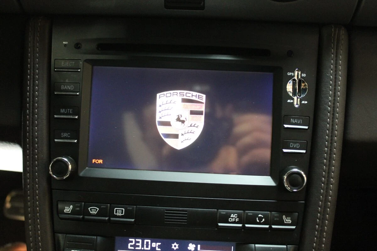 Porsche Cayman : autoradio GPS façon PCM noir
