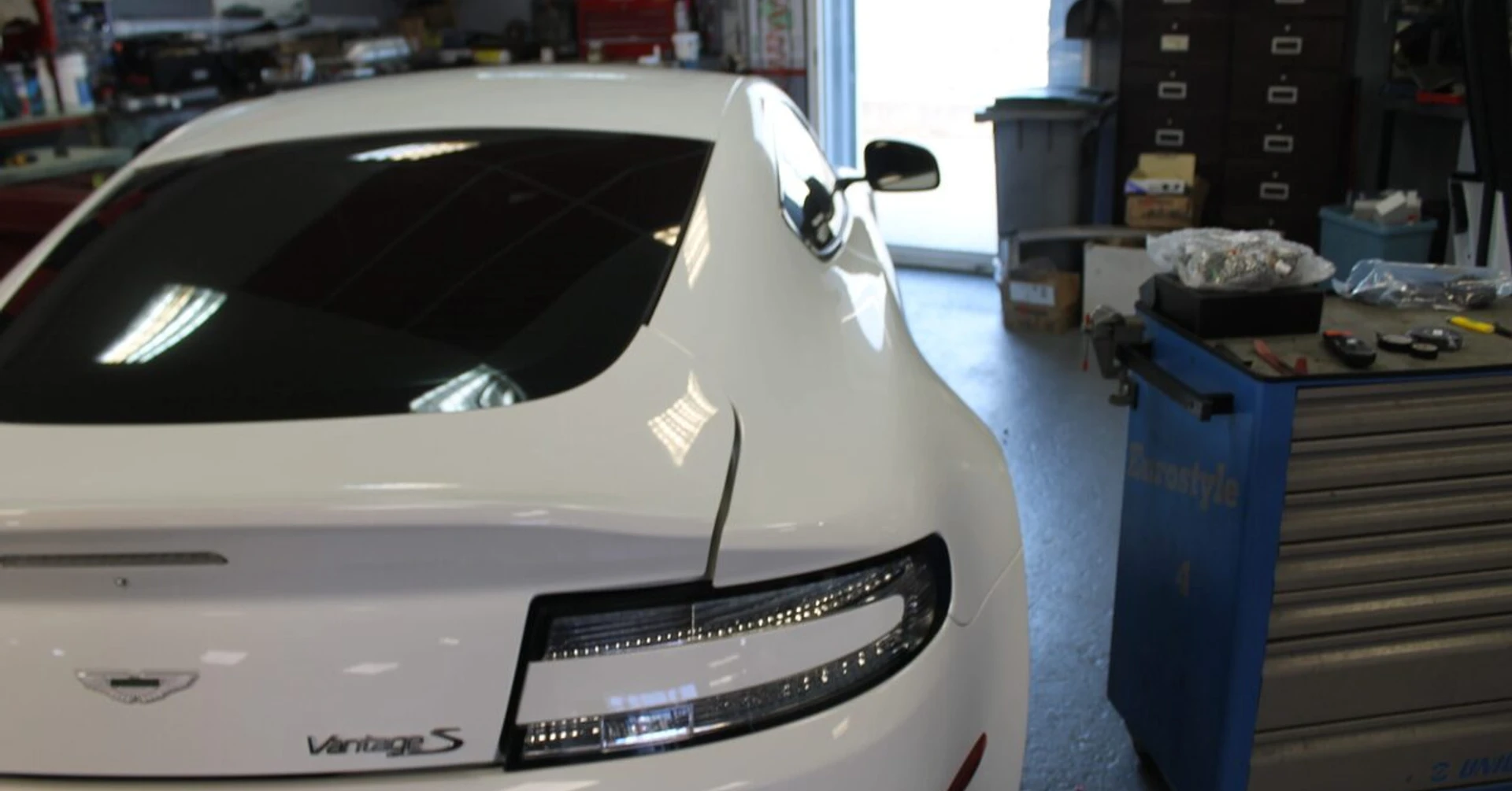 Aston Martin Vantage S : CarPlay et Android Auto