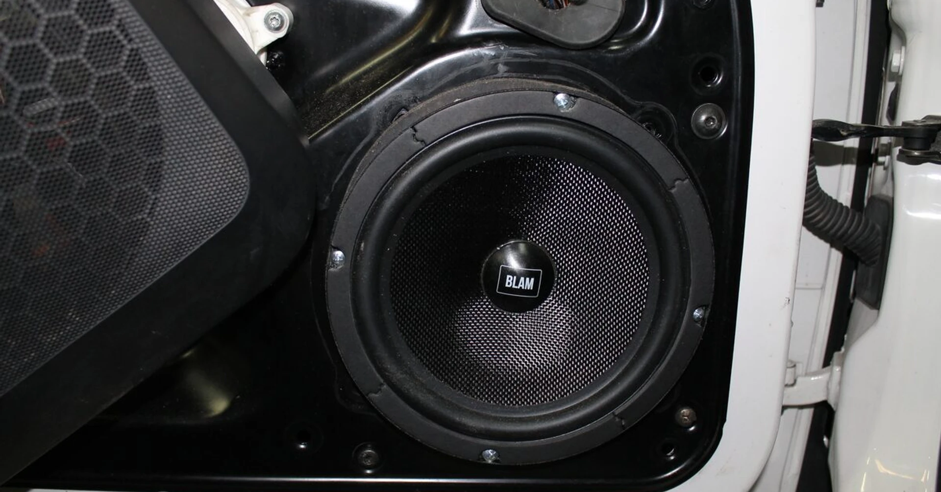 Porsche GT3 : woofers BLAM Relax 200 RS sur supports