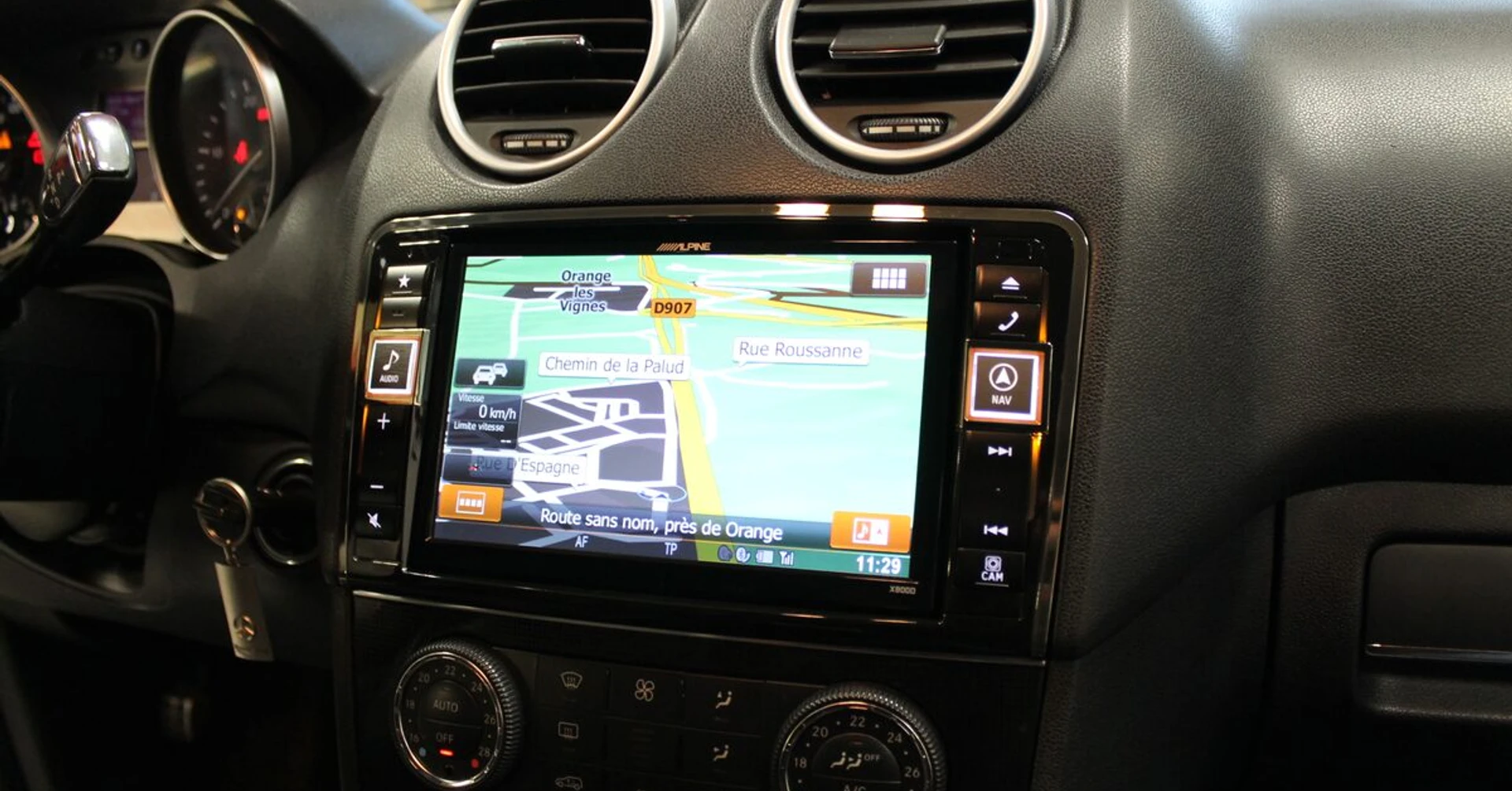 GPS Alpine sur Mercedes ML W164 avec caméra et DAB