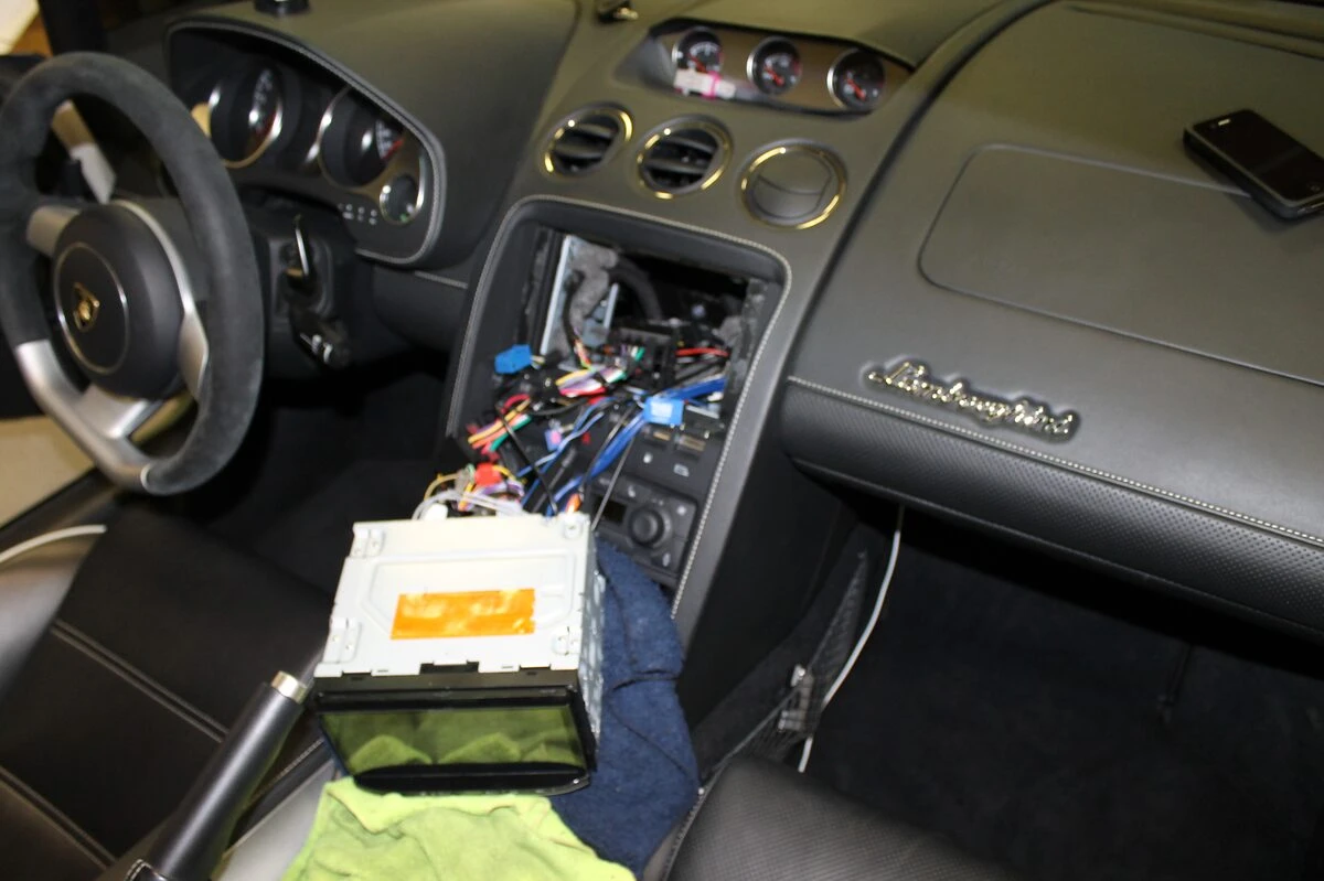 Lamborghini Gallardo : GPS 2 DIN Pioneer avec MirrorLink