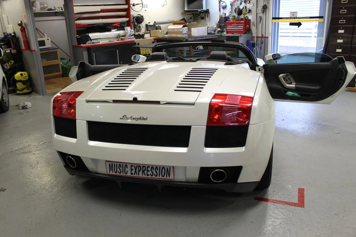 Lamborghini Gallardo : GPS 2 DIN Pioneer avec MirrorLink