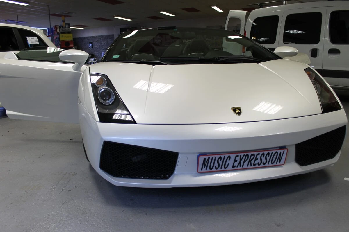 Lamborghini Gallardo : GPS 2 DIN Pioneer avec MirrorLink