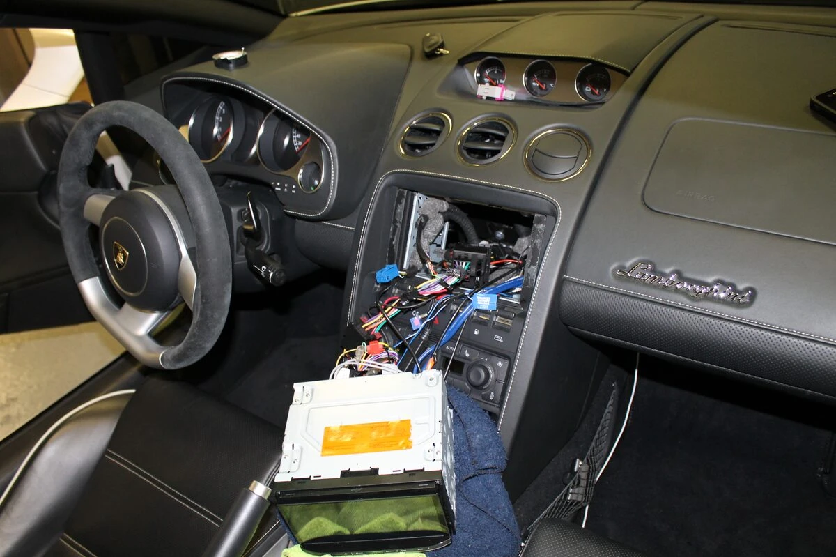 Lamborghini Gallardo : GPS 2 DIN Pioneer avec MirrorLink