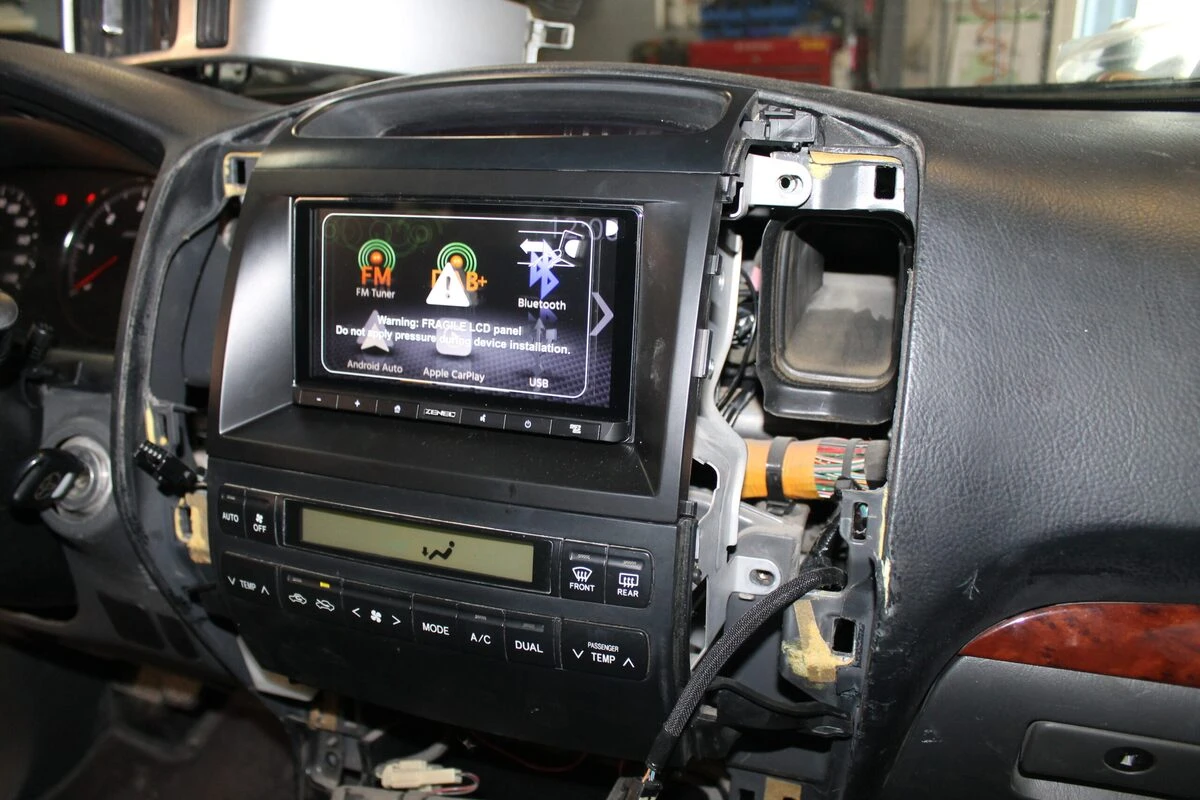 Toyota Land Cruiser : autoradio Zenec avec Apple CarPlay