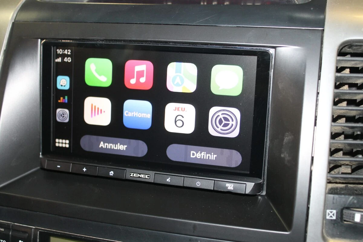 Toyota Land Cruiser : autoradio Zenec avec Apple CarPlay