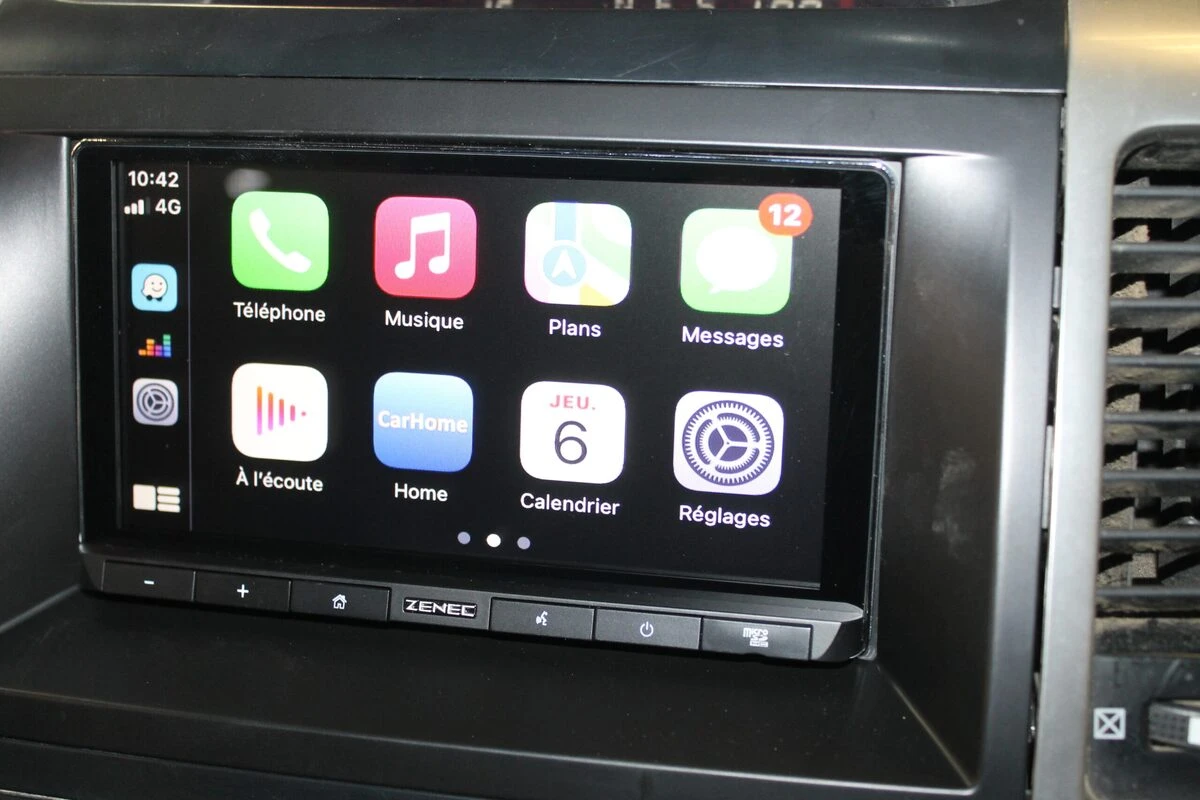 Toyota Land Cruiser : autoradio Zenec avec Apple CarPlay