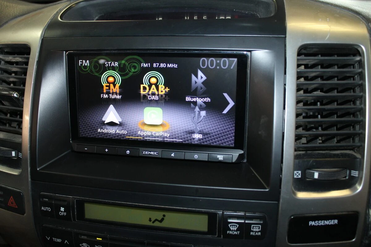 Toyota Land Cruiser : autoradio Zenec avec Apple CarPlay
