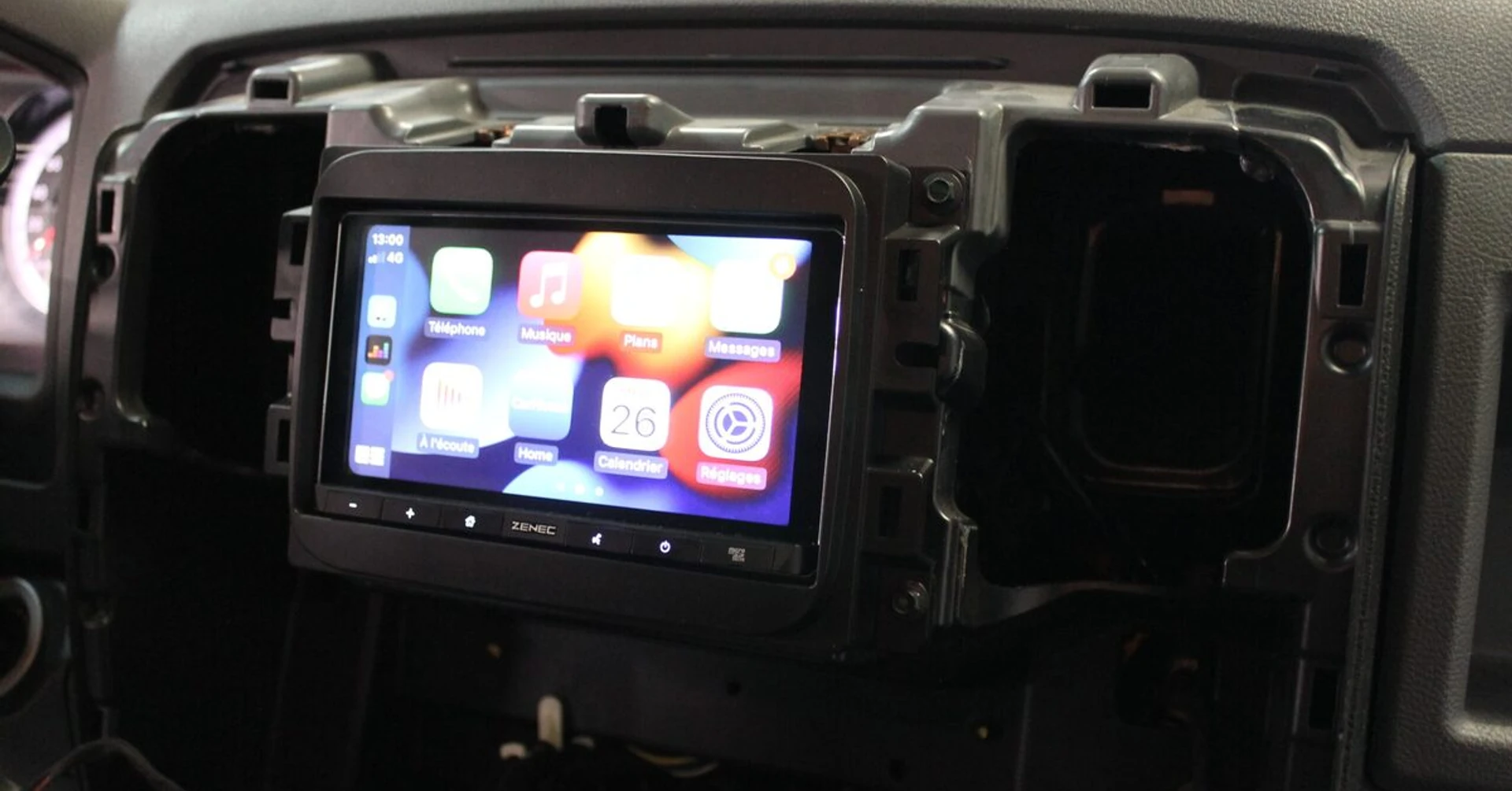 Dodge RAM : autoradio CarPlay Zenec et caméra de recul