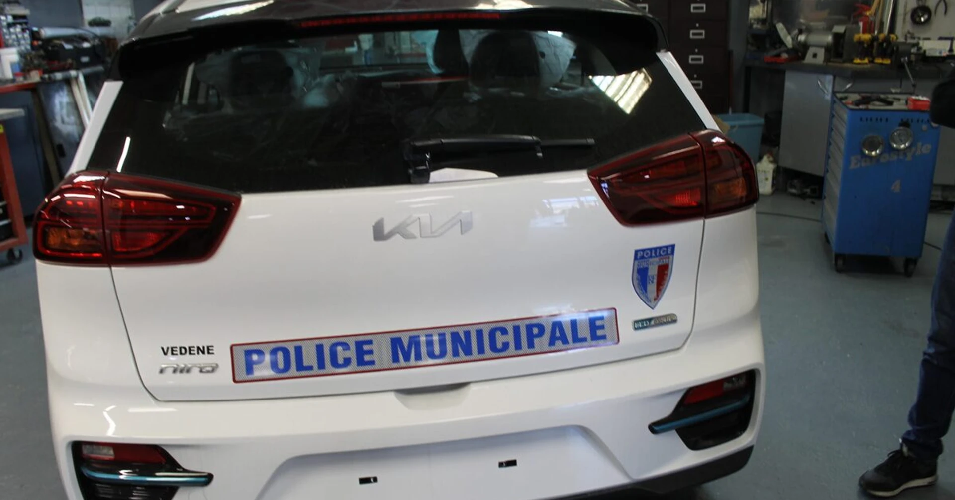 Kia Niro police municipale : kit gyrophare et marquage