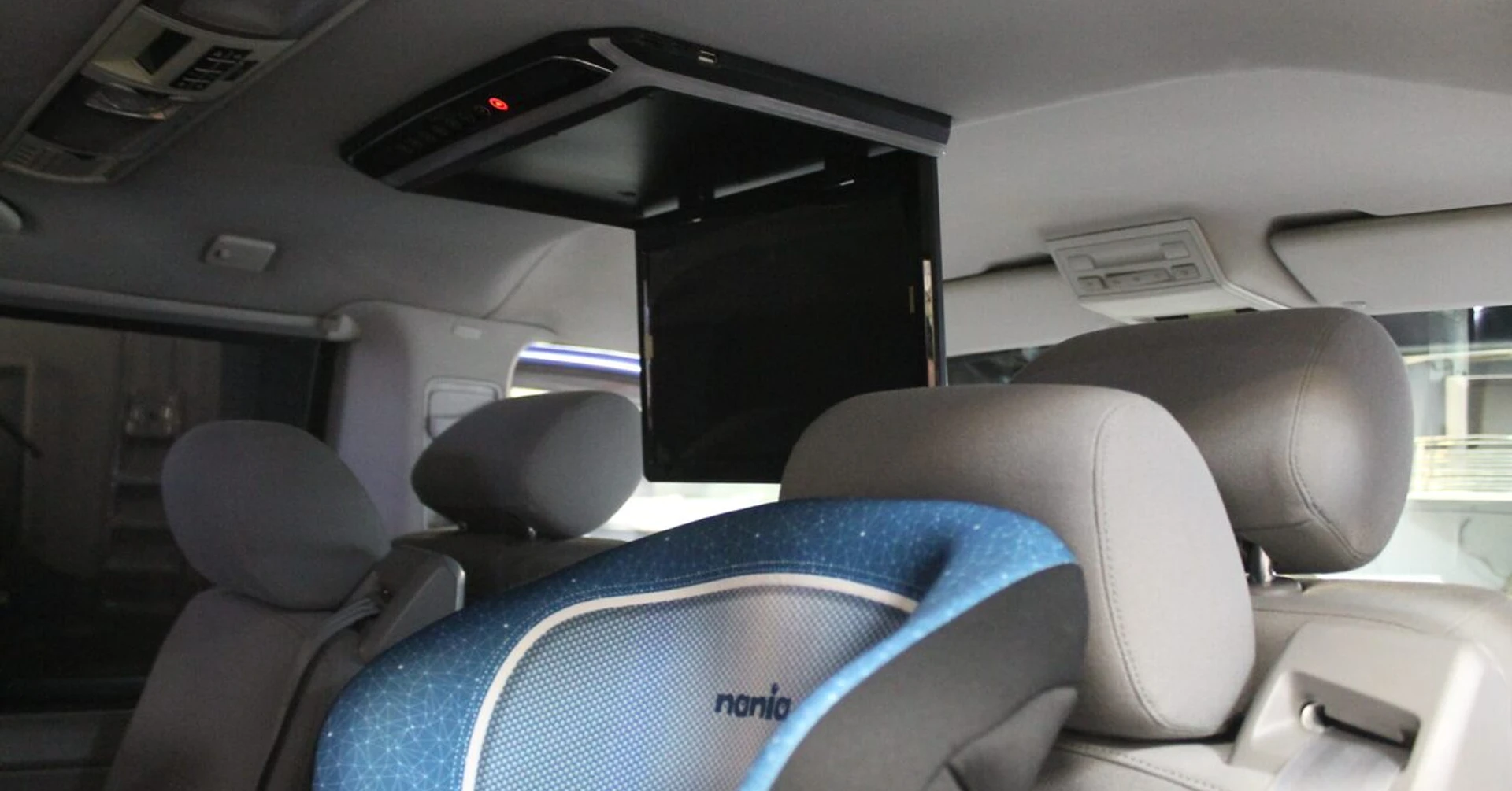 VW Transporter T5 : écran de plafond, DVD et casques