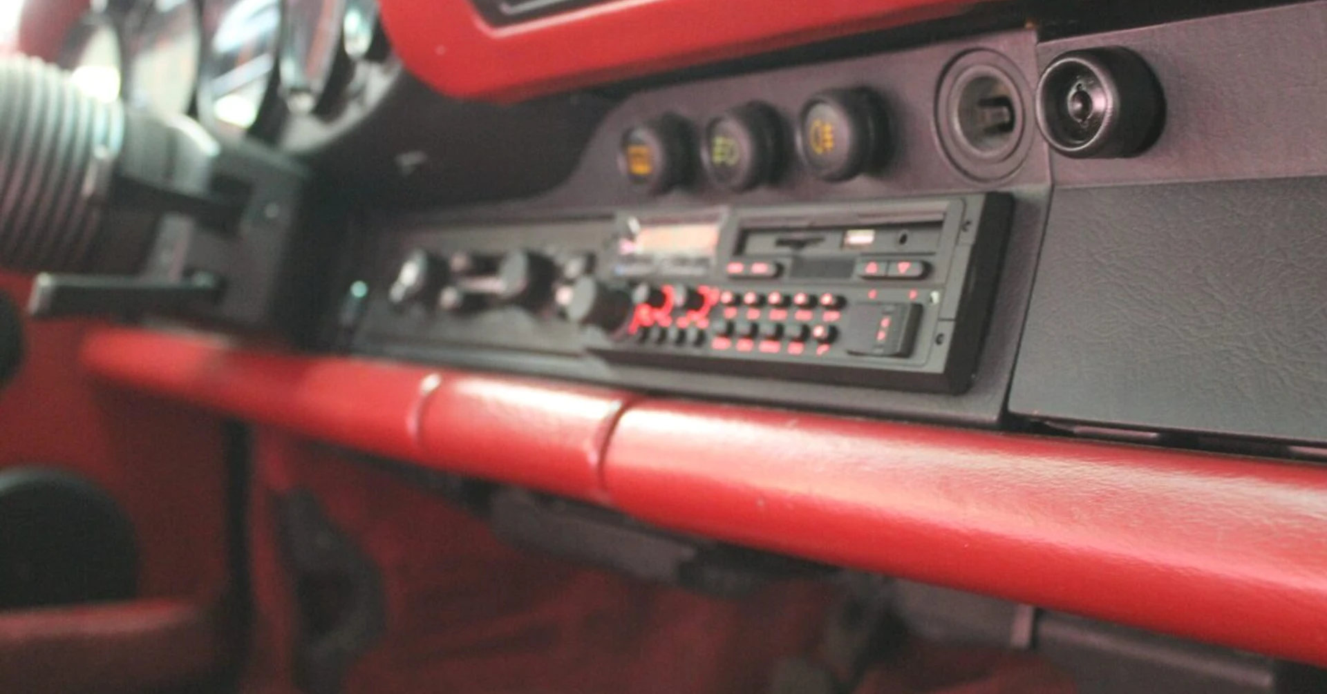 Porsche 964 : autoradio Blaupunkt Bremen et BLAM 130RS