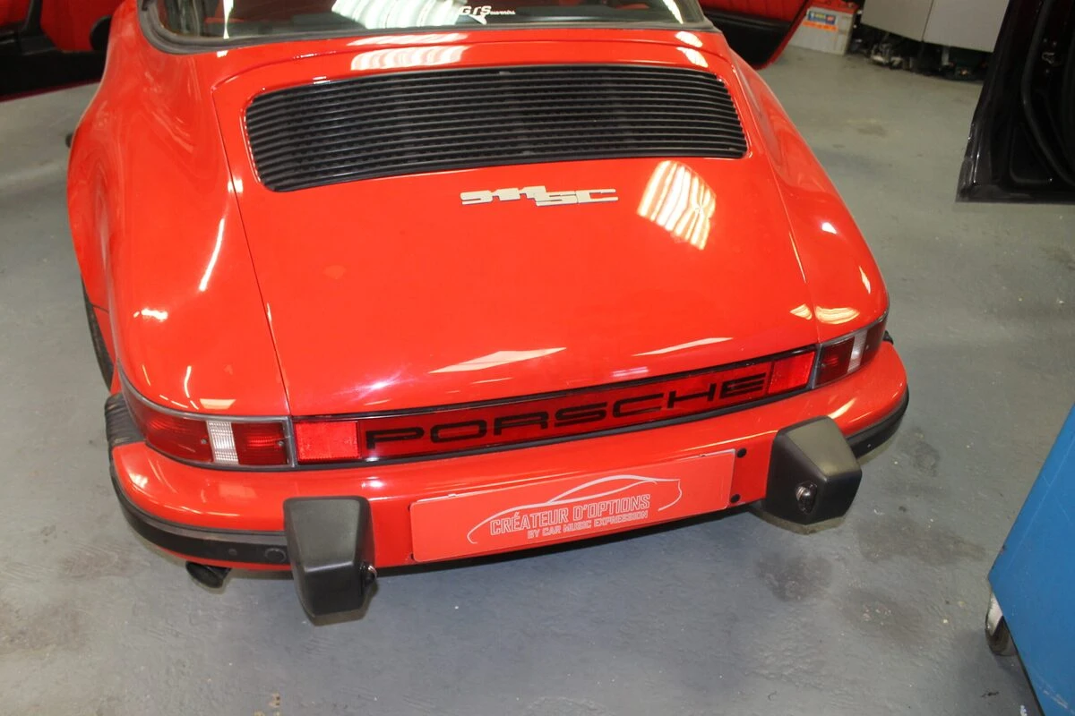 Porsche 911 SC Targa : autoradio Bremen et haut-parleurs BLAM