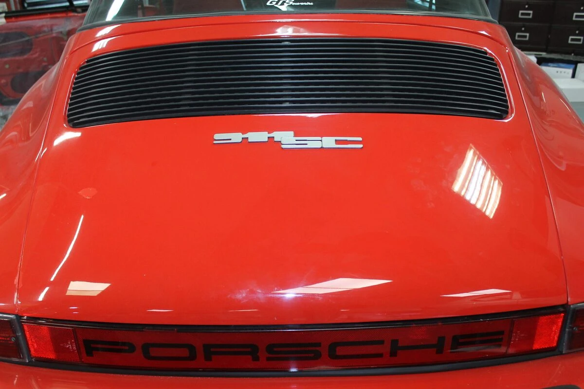 Porsche 911 SC Targa : autoradio Bremen et haut-parleurs BLAM